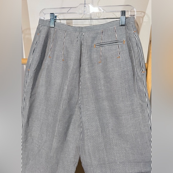HARVE BENARD COLLECTION Navy and white striped pants size 8. - Picture 4 of 10